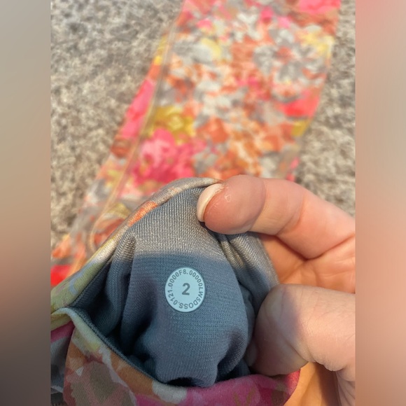 LULULEMON Unlimit High Rise Tight 25" Sz 12 Inflorescence Multi Nulu W5DOSS EUC - Picture 4 of 5